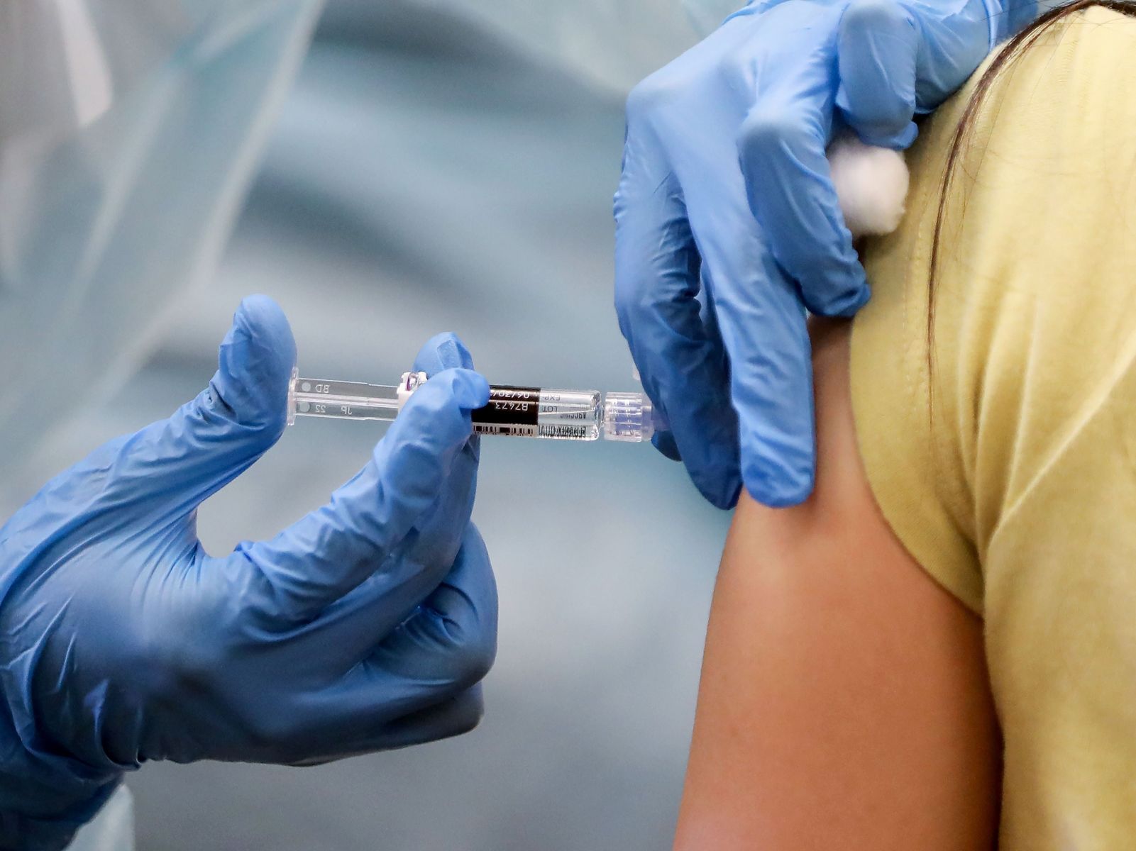 Vaksinasi COVID-19 Dosis Pertama Lampaui 50 Persen Sasaran